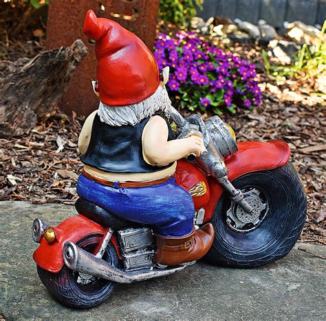 gartenzwerg auf motorrad